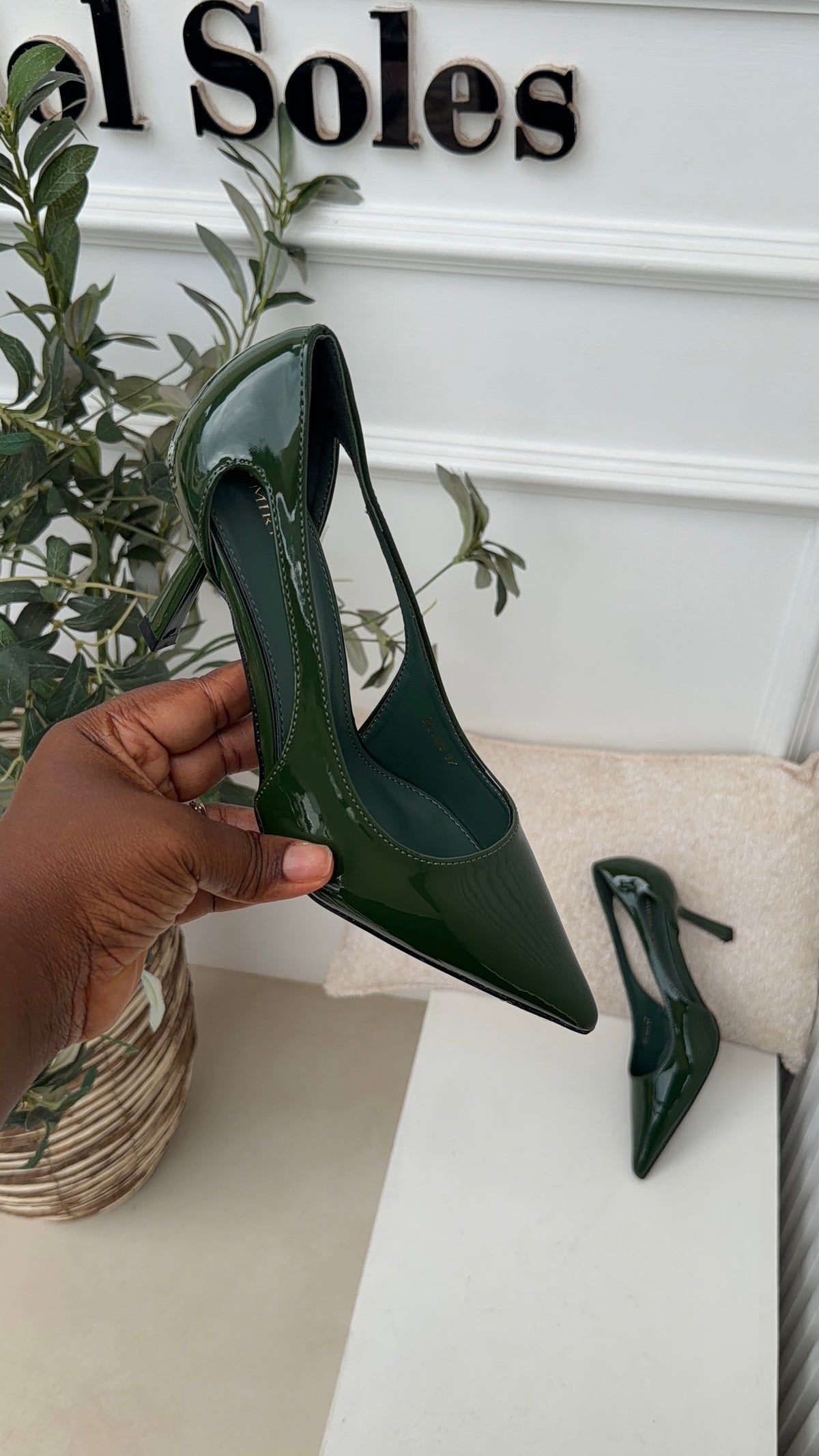 Lacey green mid pumps