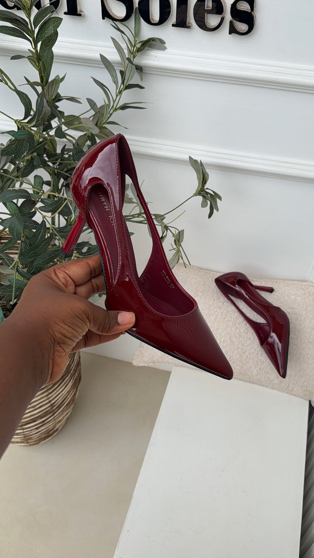 Lacey maroon mid pumps