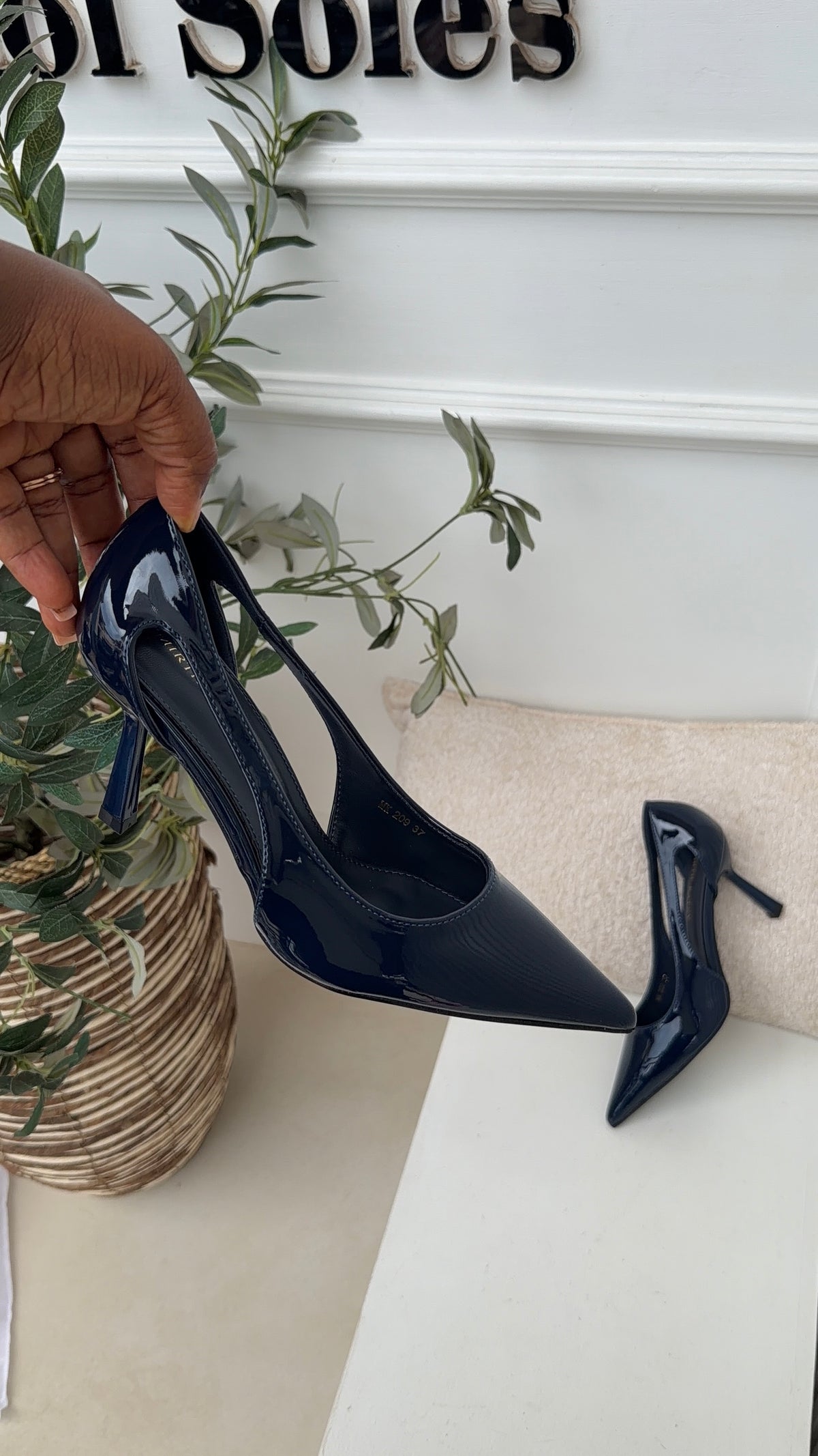 Lacey dark blue mid pumps