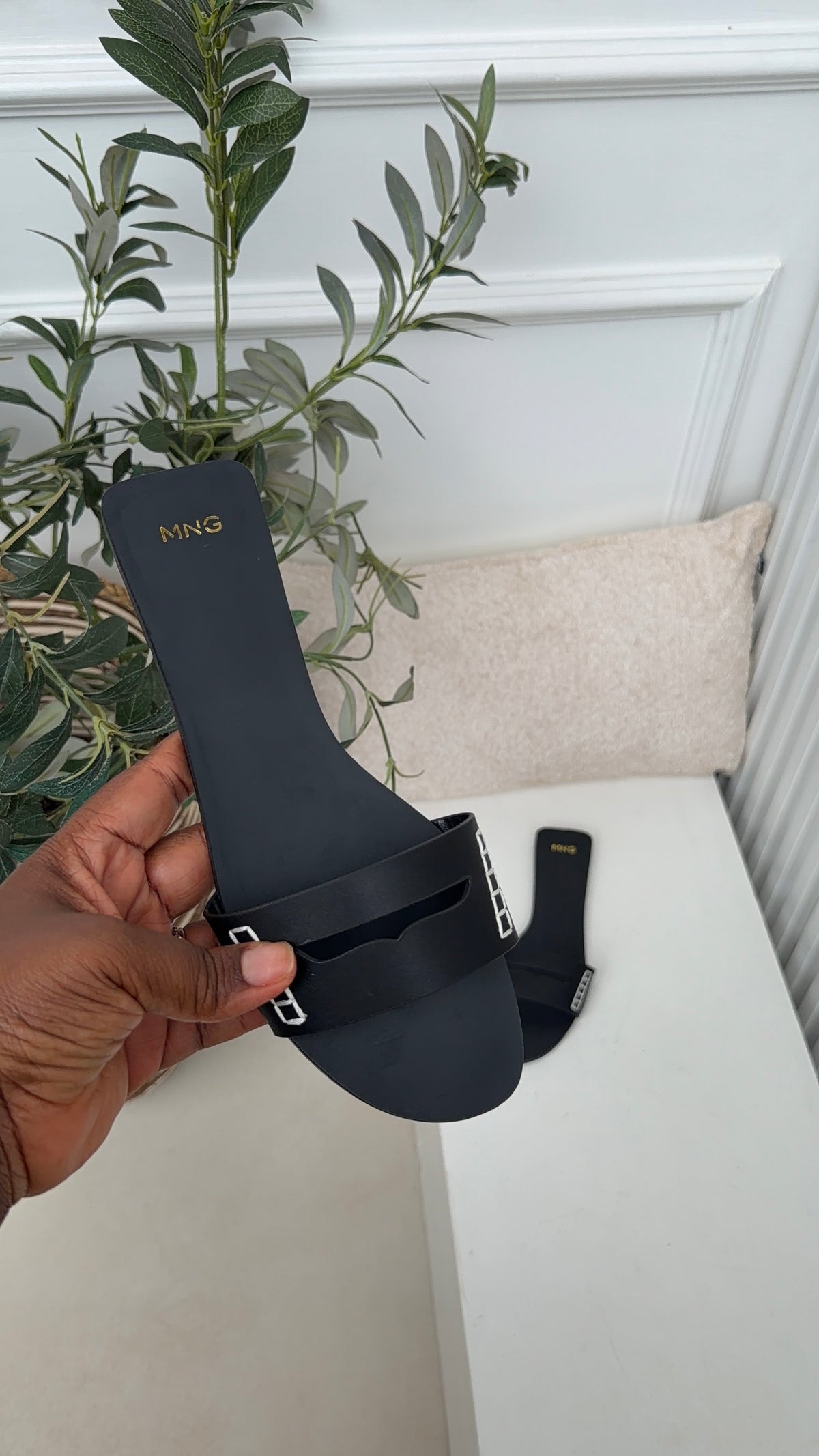 Roma black flat slides