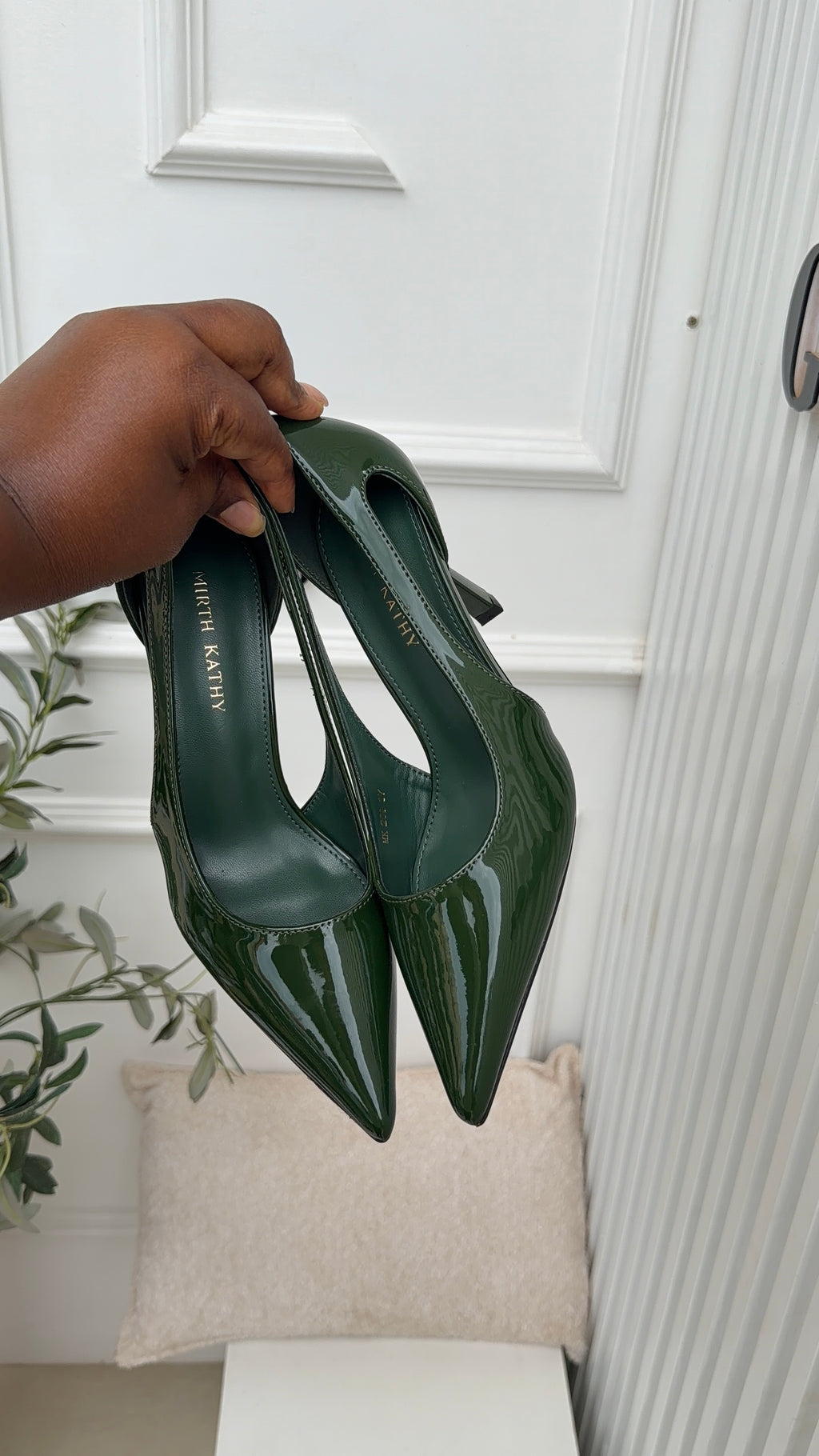 Lacey green mid pumps