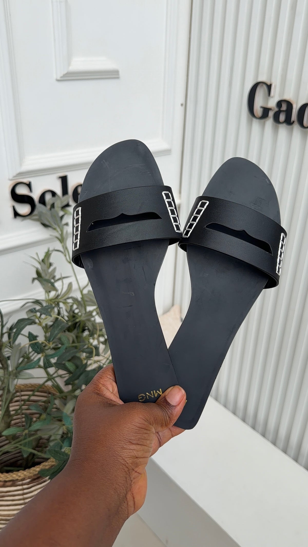 Roma black flat slides