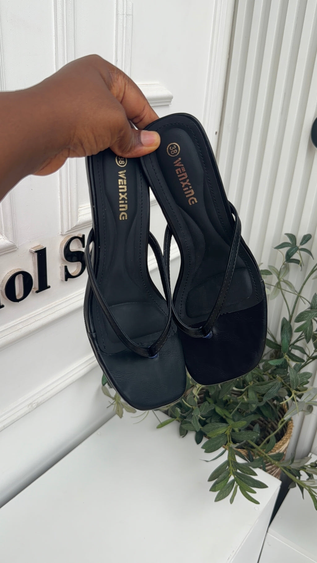 Enam black kitten heel