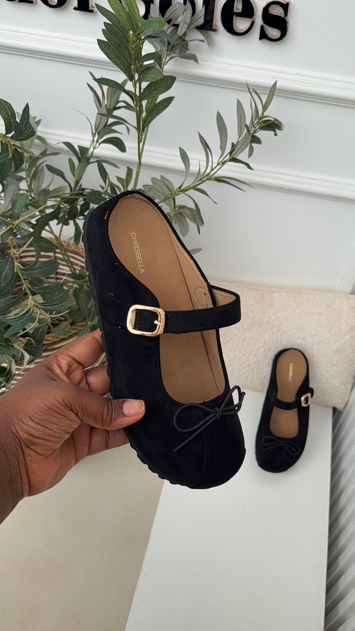 Aura black flats