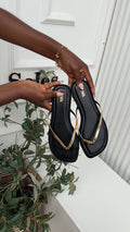 Tilly black slides