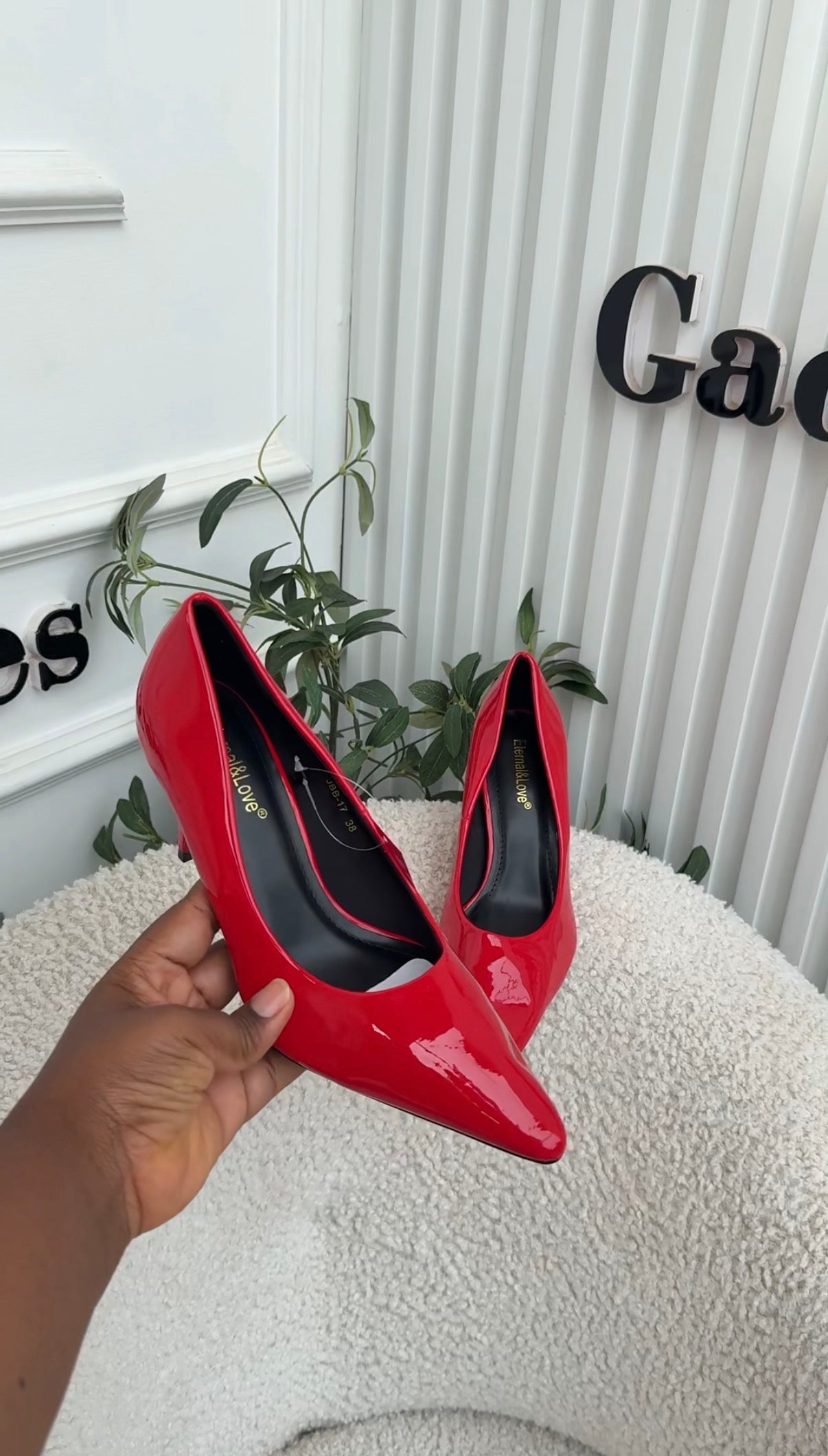 Lucy Red Pumps