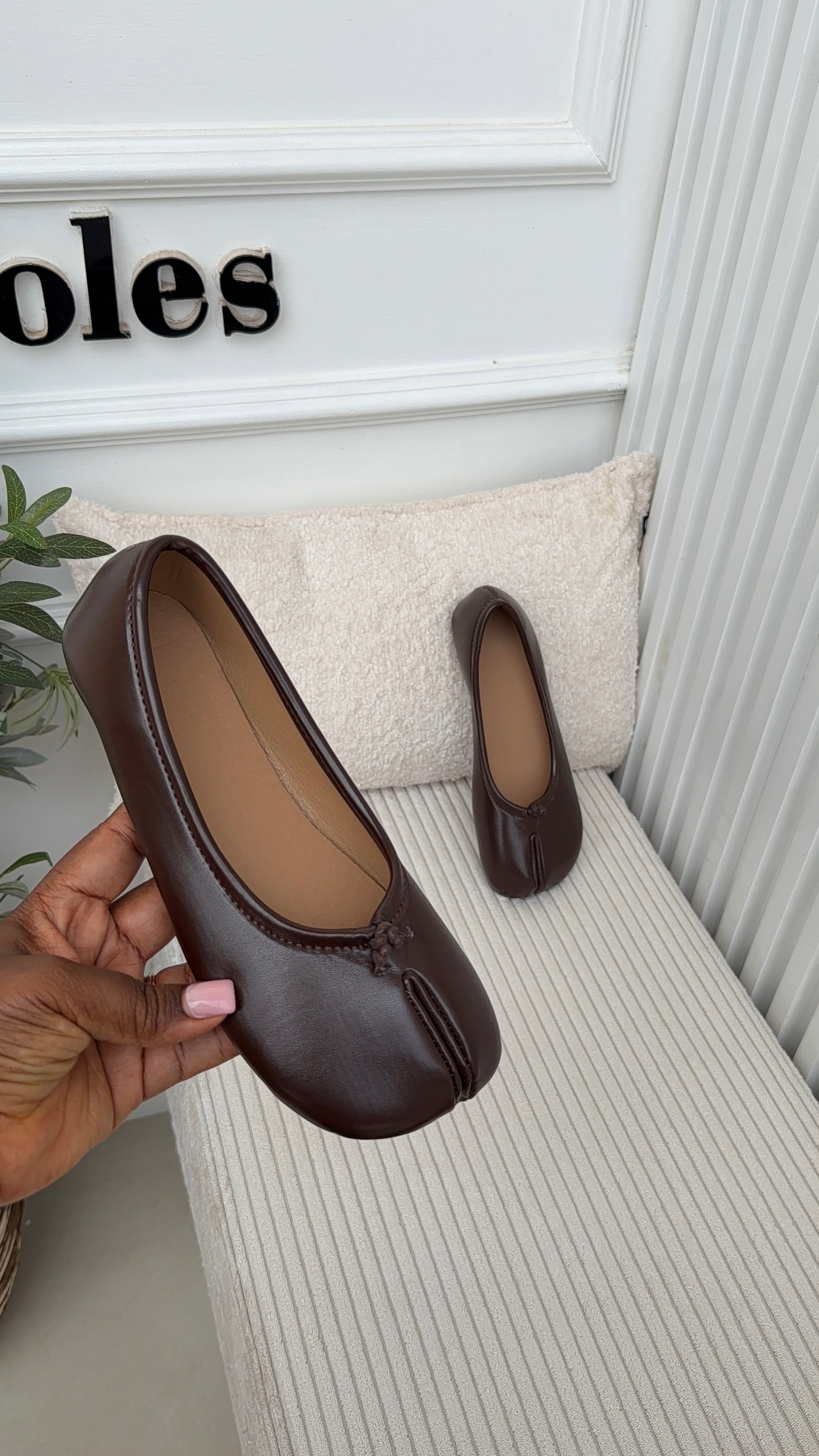 Samuelle Tabi flats