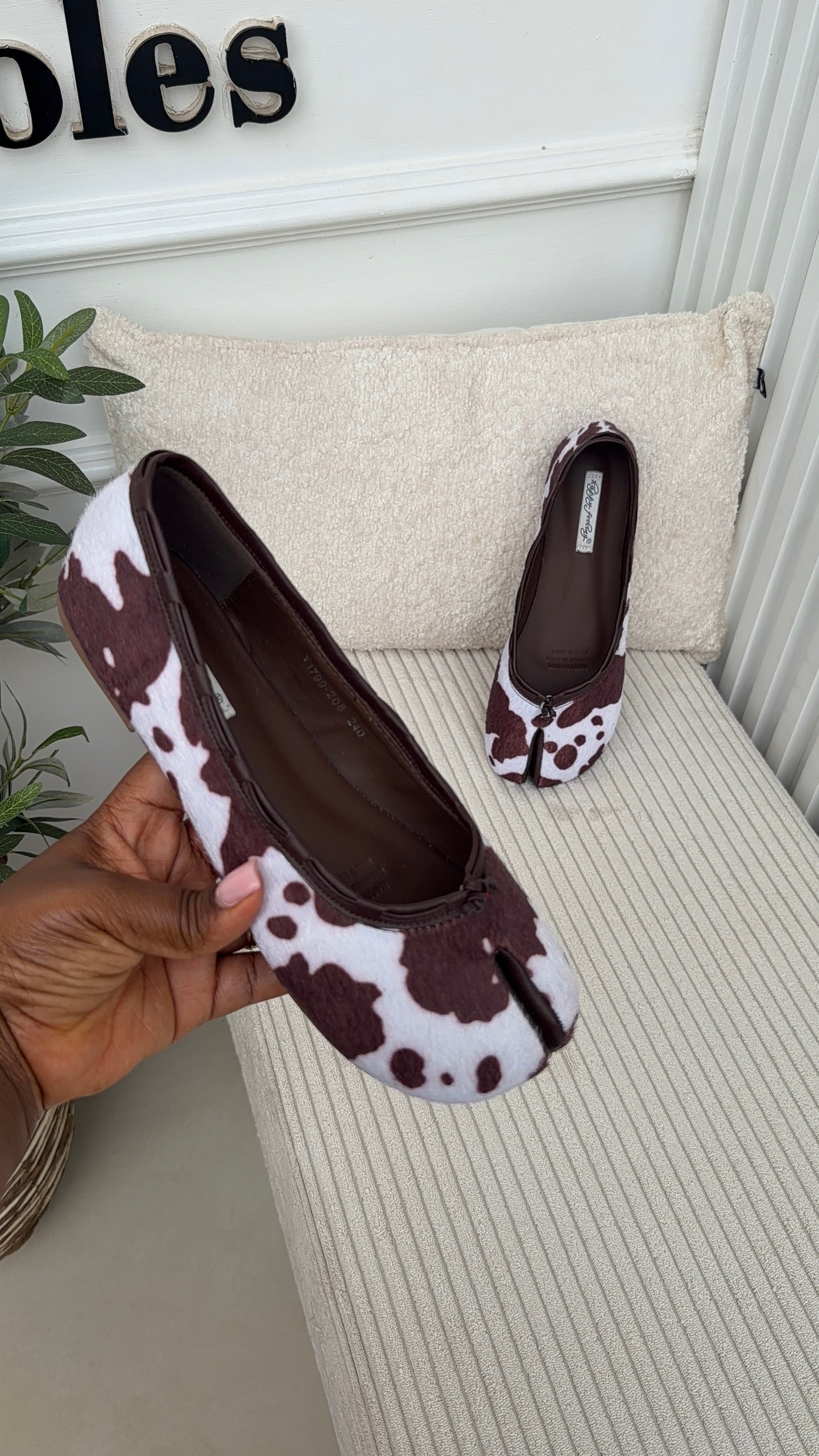 Vonzelle Tabi flats Cow hide print